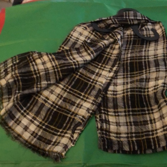 Patricia Nash Black & White Plaid Scarf 100% Viscose Fringed Edges OS NWT - Picture 11 of 13